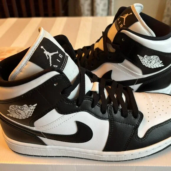 AIR Jordan 1 Mid Size M 10 / W 11.5 Like New worn 1x - Picture 1 of 4